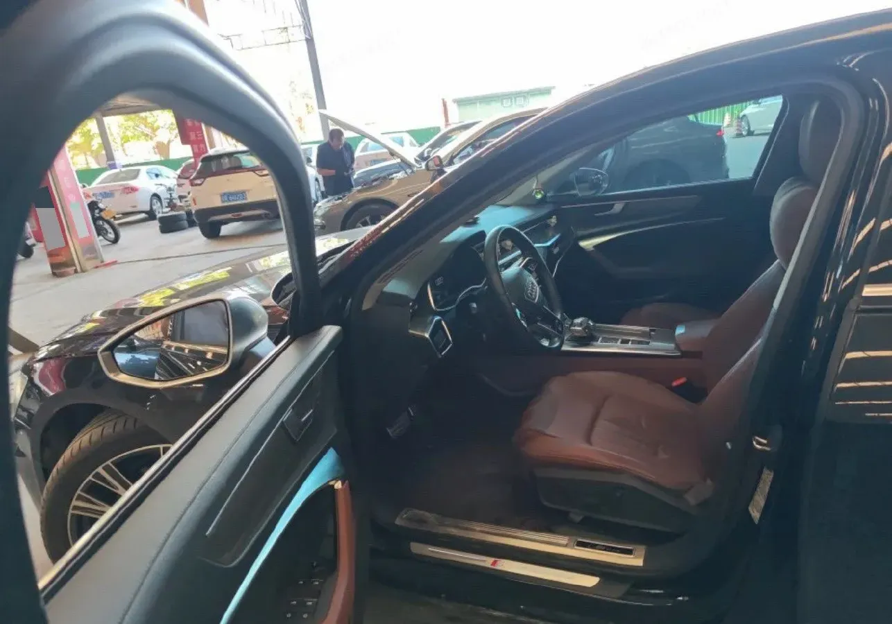 2021 Audi A6L 2.0T 224HP L4 7DCT,autocango,china used car exporter,china ev exporter,chinese used car exporter,chinese used ev exporter