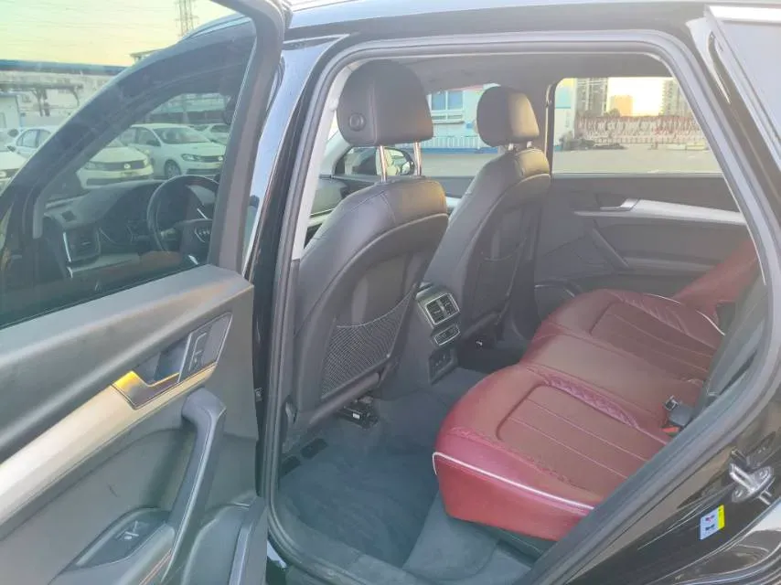 2020 Audi Q5L 2.0T 190HP L4 7DCT,autocango,china used car exporter,china ev exporter,chinese used car exporter,chinese used ev exporter