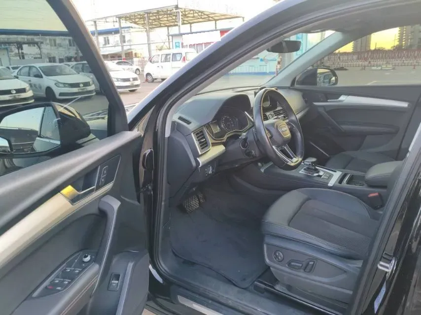 2020 Audi Q5L 2.0T 190HP L4 7DCT,autocango,china used car exporter,china ev exporter,chinese used car exporter,chinese used ev exporter