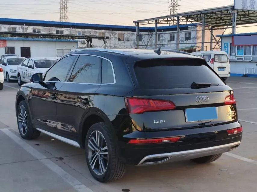 2020 Audi Q5L 2.0T 190HP L4 7DCT,autocango,china used car exporter,china ev exporter,chinese used car exporter,chinese used ev exporter