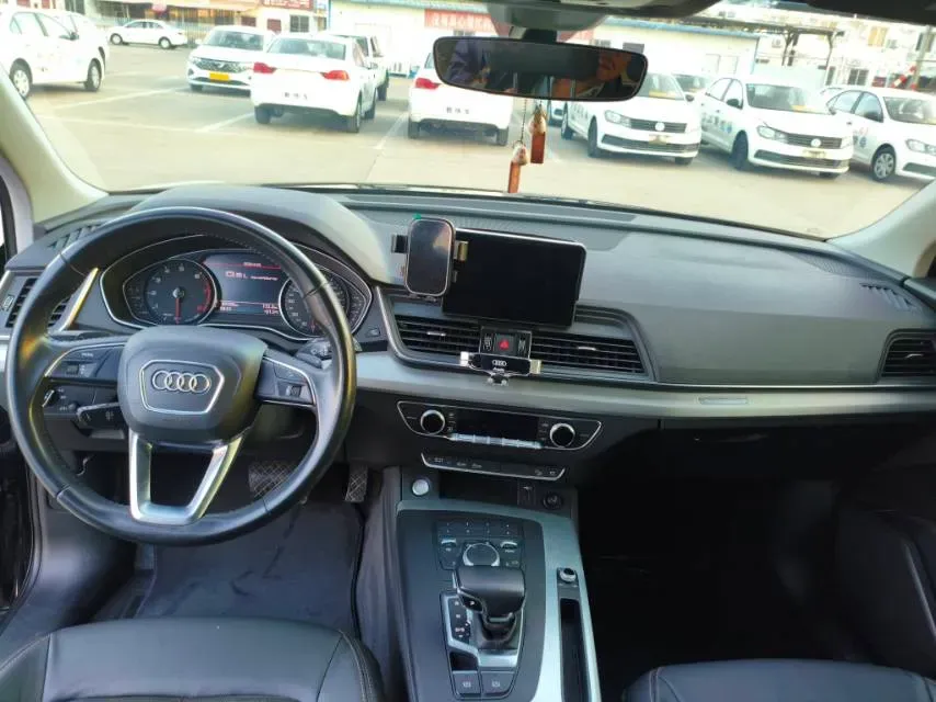 2020 Audi Q5L 2.0T 190HP L4 7DCT,autocango,china used car exporter,china ev exporter,chinese used car exporter,chinese used ev exporter