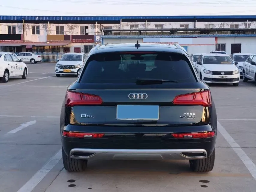2020 Audi Q5L 2.0T 190HP L4 7DCT,autocango,china used car exporter,china ev exporter,chinese used car exporter,chinese used ev exporter