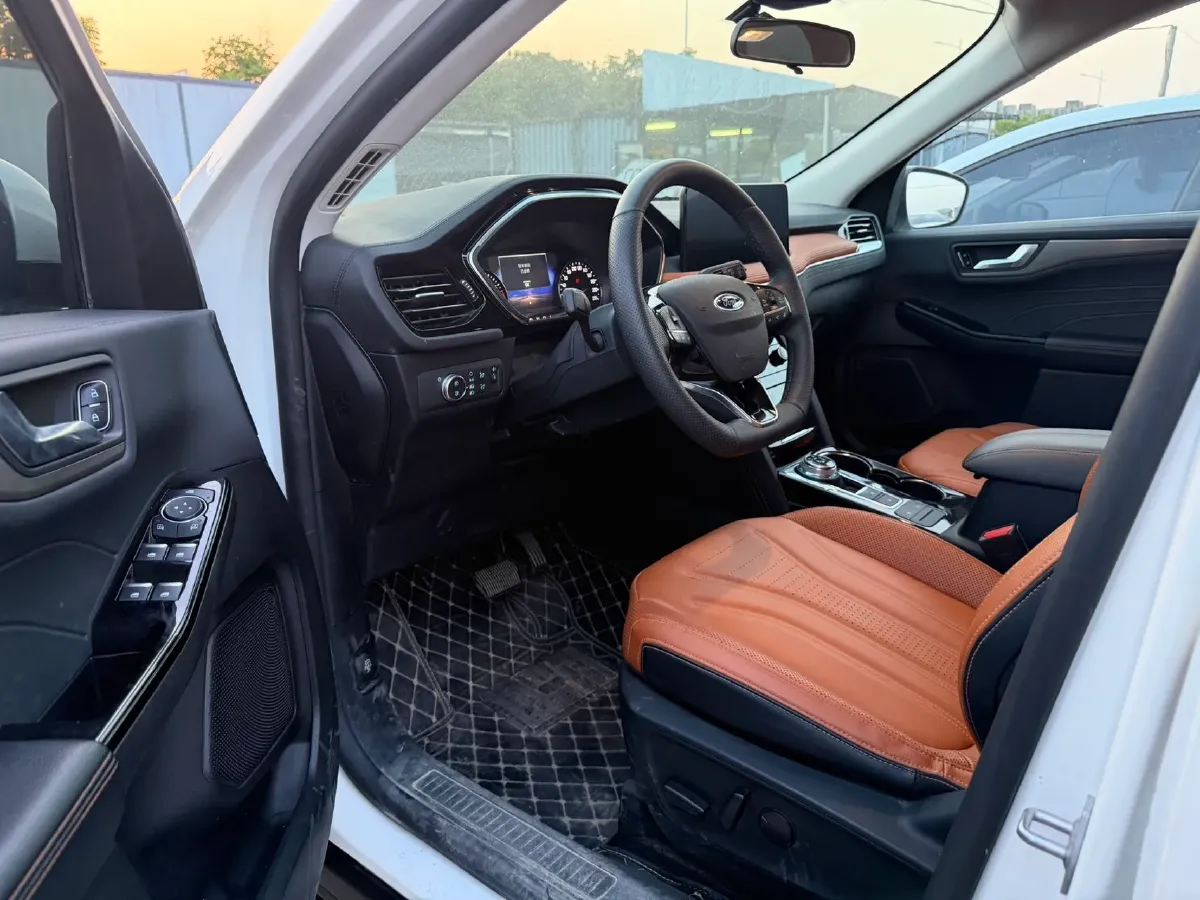 2024 Ford Escape 2.0T 248HP L4 8AT,autocango,china used car exporter,china ev exporter,chinese used car exporter,chinese used ev exporter