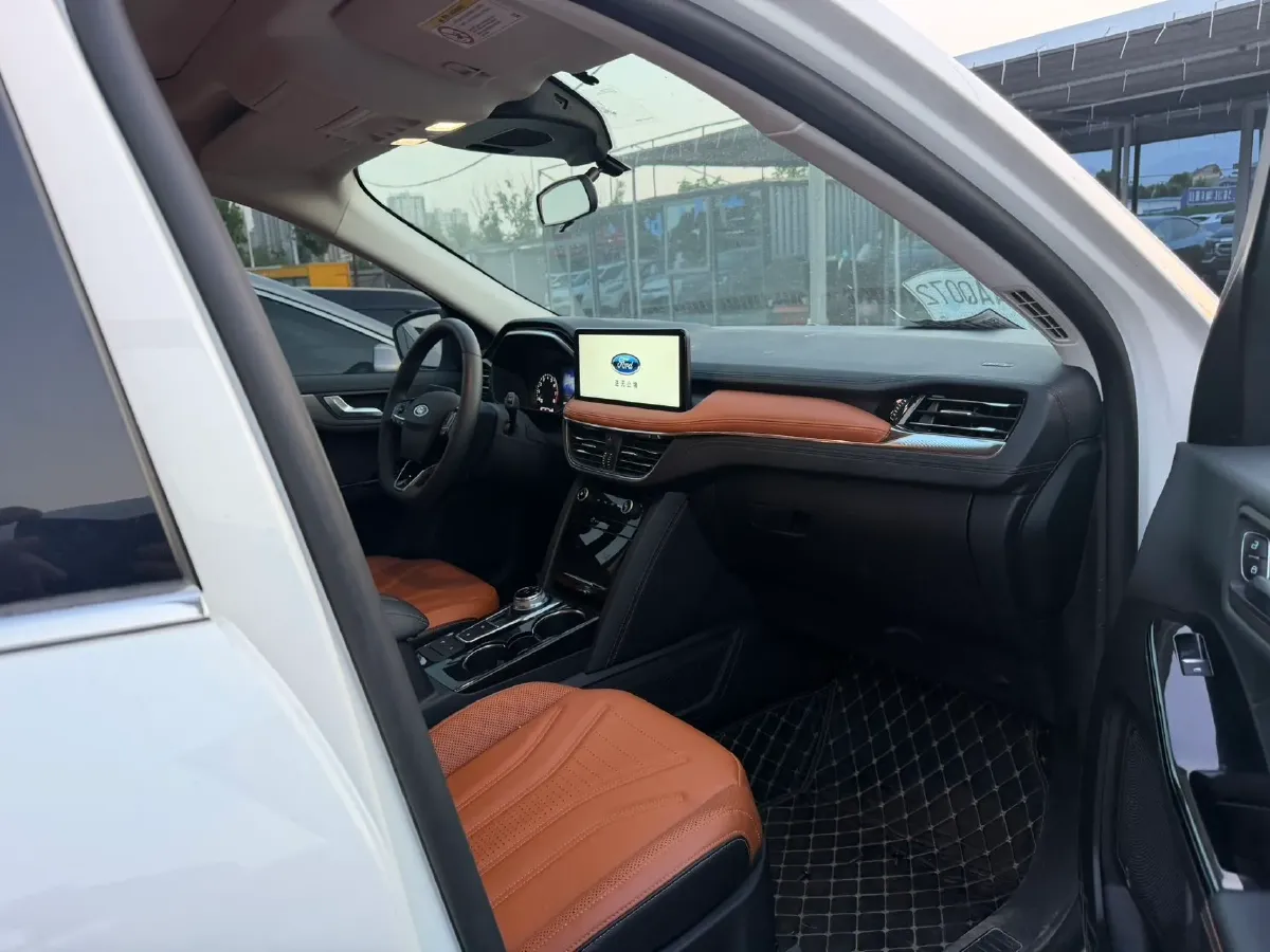 2024 Ford Escape 2.0T 248HP L4 8AT,autocango,china used car exporter,china ev exporter,chinese used car exporter,chinese used ev exporter