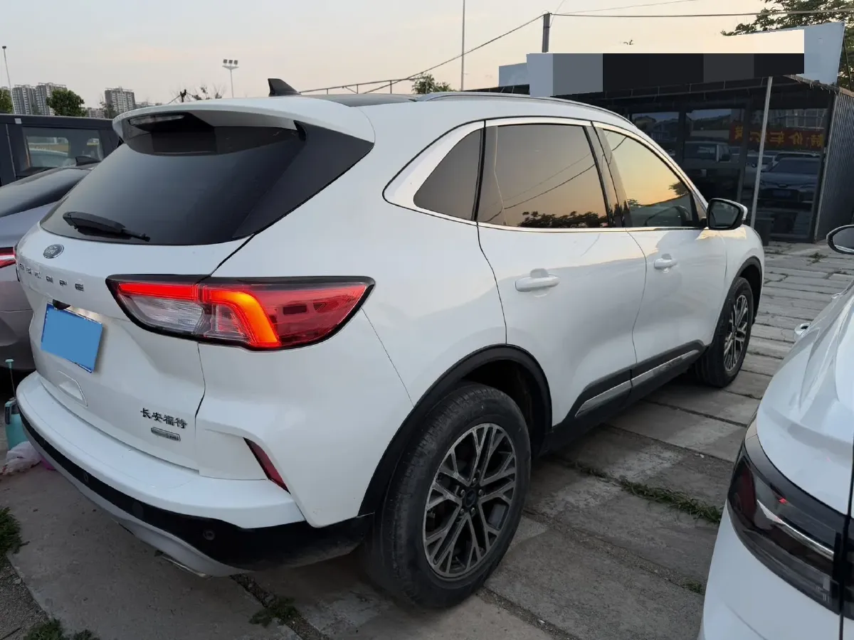 2024 Ford Escape 2.0T 248HP L4 8AT,autocango,china used car exporter,china ev exporter,chinese used car exporter,chinese used ev exporter