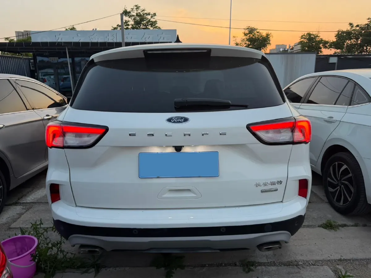 2024 Ford Escape 2.0T 248HP L4 8AT,autocango,china used car exporter,china ev exporter,chinese used car exporter,chinese used ev exporter