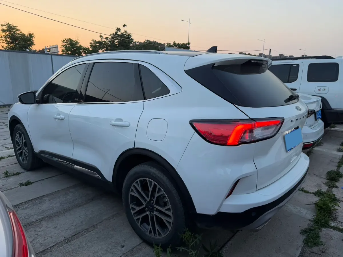 2024 Ford Escape 2.0T 248HP L4 8AT,autocango,china used car exporter,china ev exporter,chinese used car exporter,chinese used ev exporter