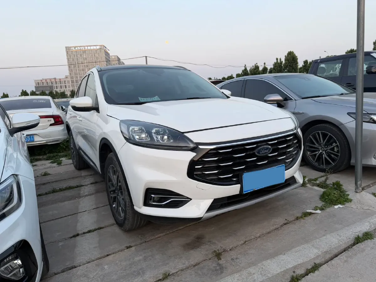 2024 Ford Escape 2.0T 248HP L4 8AT,autocango,china used car exporter,china ev exporter,chinese used car exporter,chinese used ev exporter