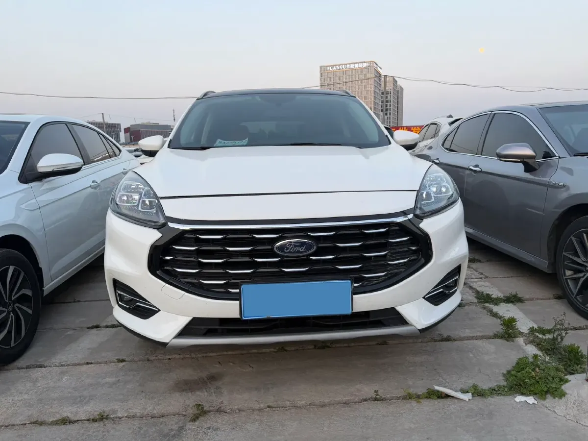 2024 Ford Escape 2.0T 248HP L4 8AT,autocango,china used car exporter,china ev exporter,chinese used car exporter,chinese used ev exporter