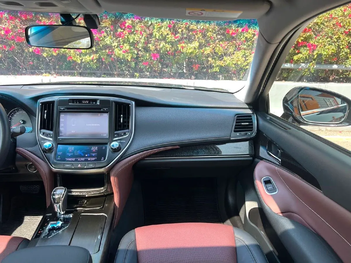 2017 Toyota Crown 2.0T 235HP L4 8AT,autocango,china used car exporter,china ev exporter,chinese used car exporter,chinese used ev exporter