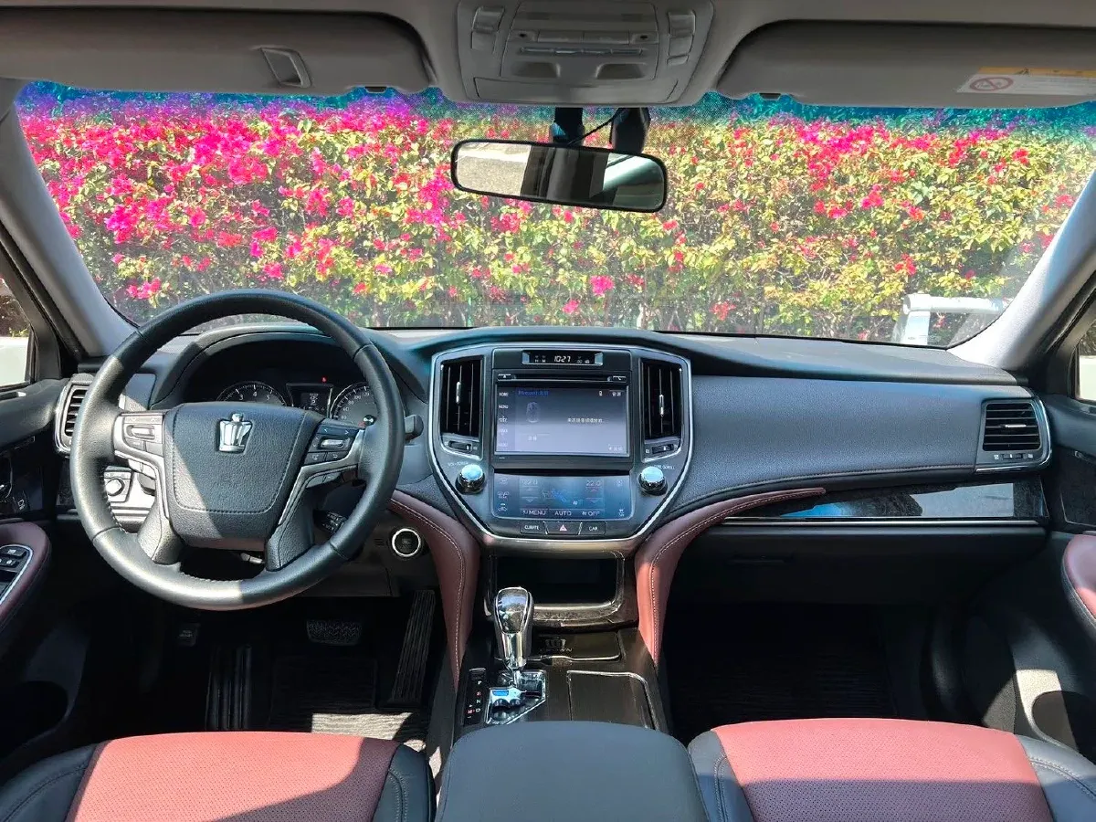2017 Toyota Crown 2.0T 235HP L4 8AT,autocango,china used car exporter,china ev exporter,chinese used car exporter,chinese used ev exporter