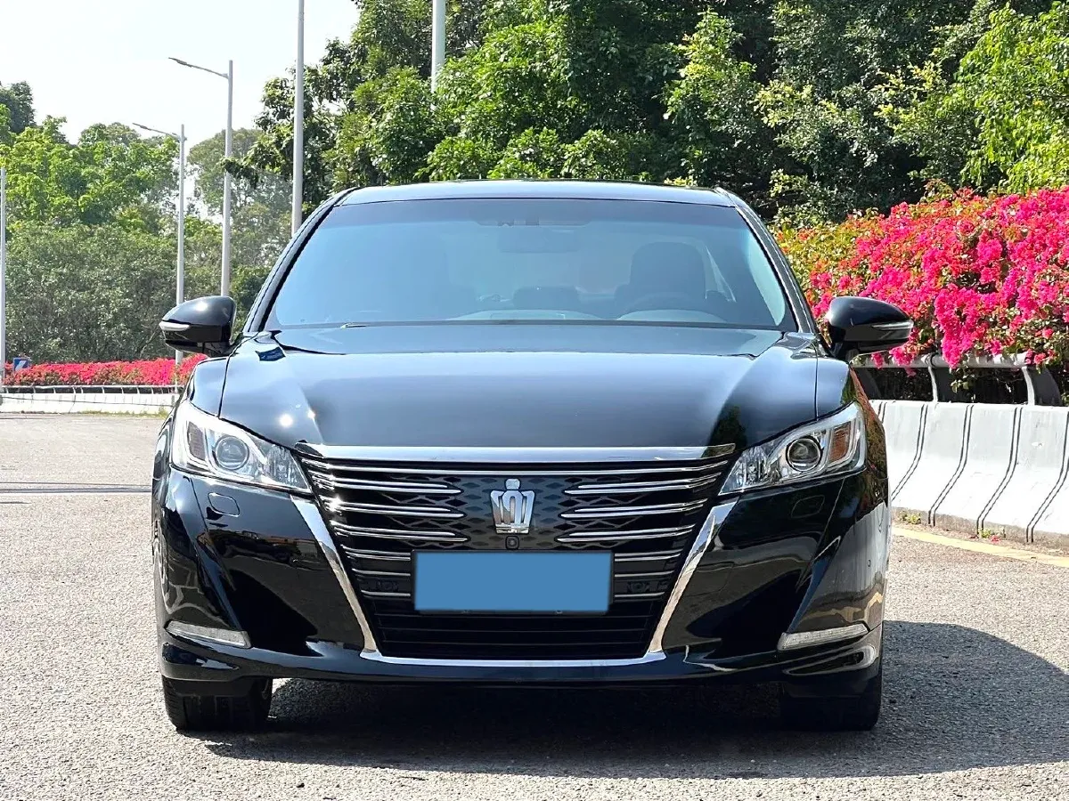 2017 Toyota Crown 2.0T 235HP L4 8AT,autocango,china used car exporter,china ev exporter,chinese used car exporter,chinese used ev exporter