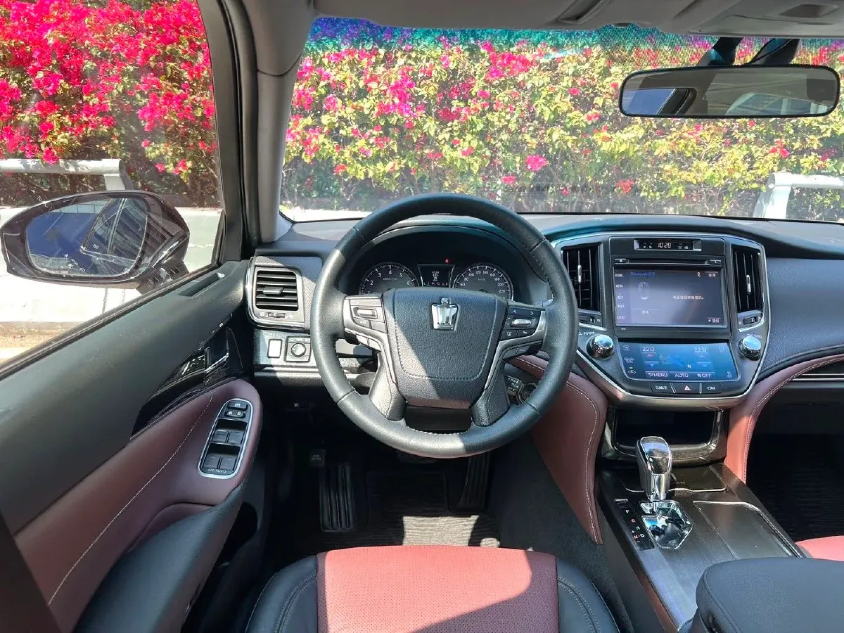 2017 Toyota Crown 2.0T 235HP L4 8AT,autocango,china used car exporter,china ev exporter,chinese used car exporter,chinese used ev exporter