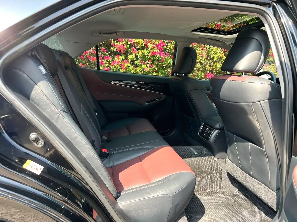 2017 Toyota Crown 2.0T 235HP L4 8AT,autocango,china used car exporter,china ev exporter,chinese used car exporter,chinese used ev exporter