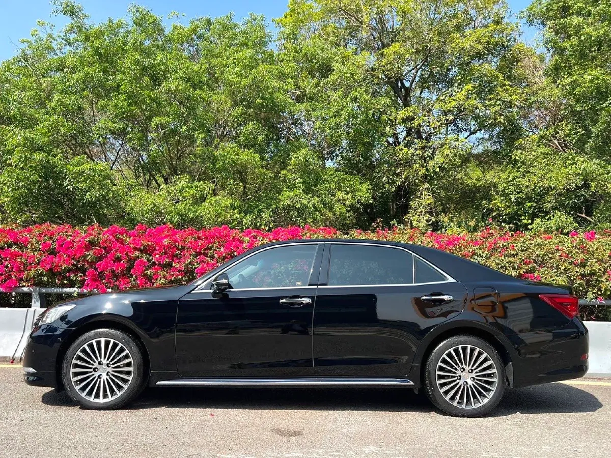 2017 Toyota Crown 2.0T 235HP L4 8AT,autocango,china used car exporter,china ev exporter,chinese used car exporter,chinese used ev exporter