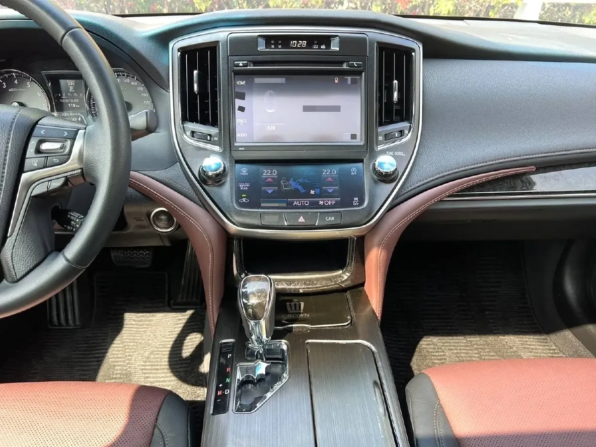 2017 Toyota Crown 2.0T 235HP L4 8AT,autocango,china used car exporter,china ev exporter,chinese used car exporter,chinese used ev exporter