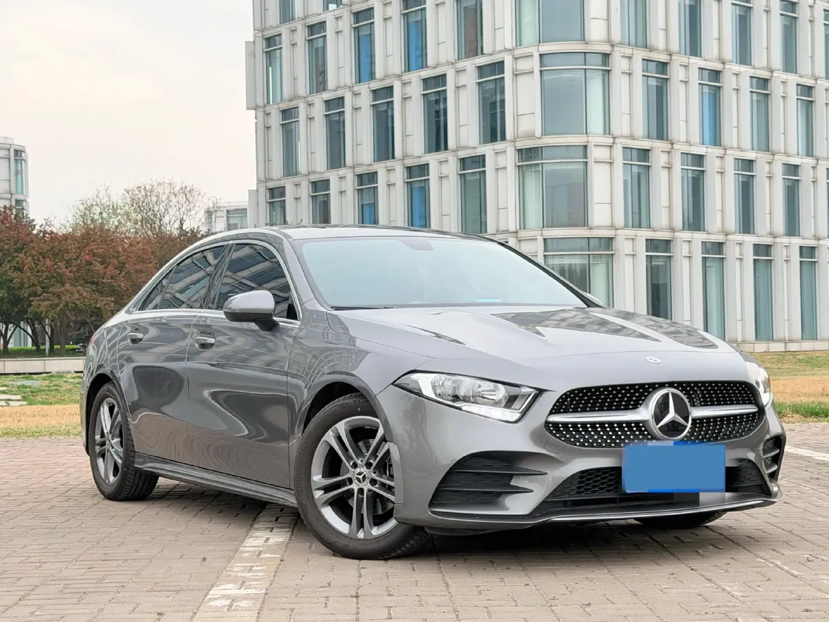2021 Mercedes-Benz A Class 1.3T 136HP L4 7DCT,autocango,china used car exporter,china ev exporter,chinese used car exporter,chinese used ev exporter