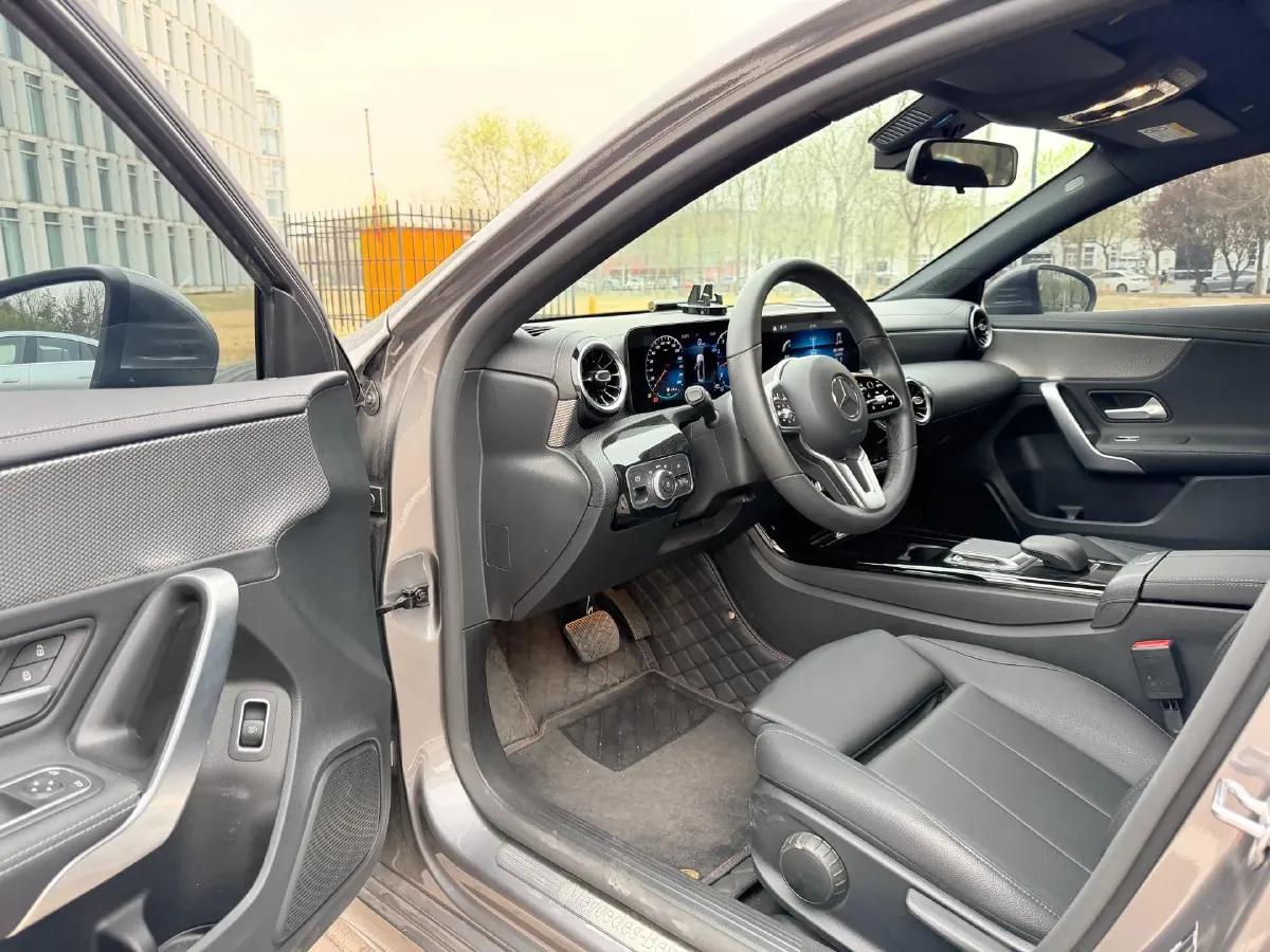 2021 Mercedes-Benz A Class 1.3T 136HP L4 7DCT,autocango,china used car exporter,china ev exporter,chinese used car exporter,chinese used ev exporter