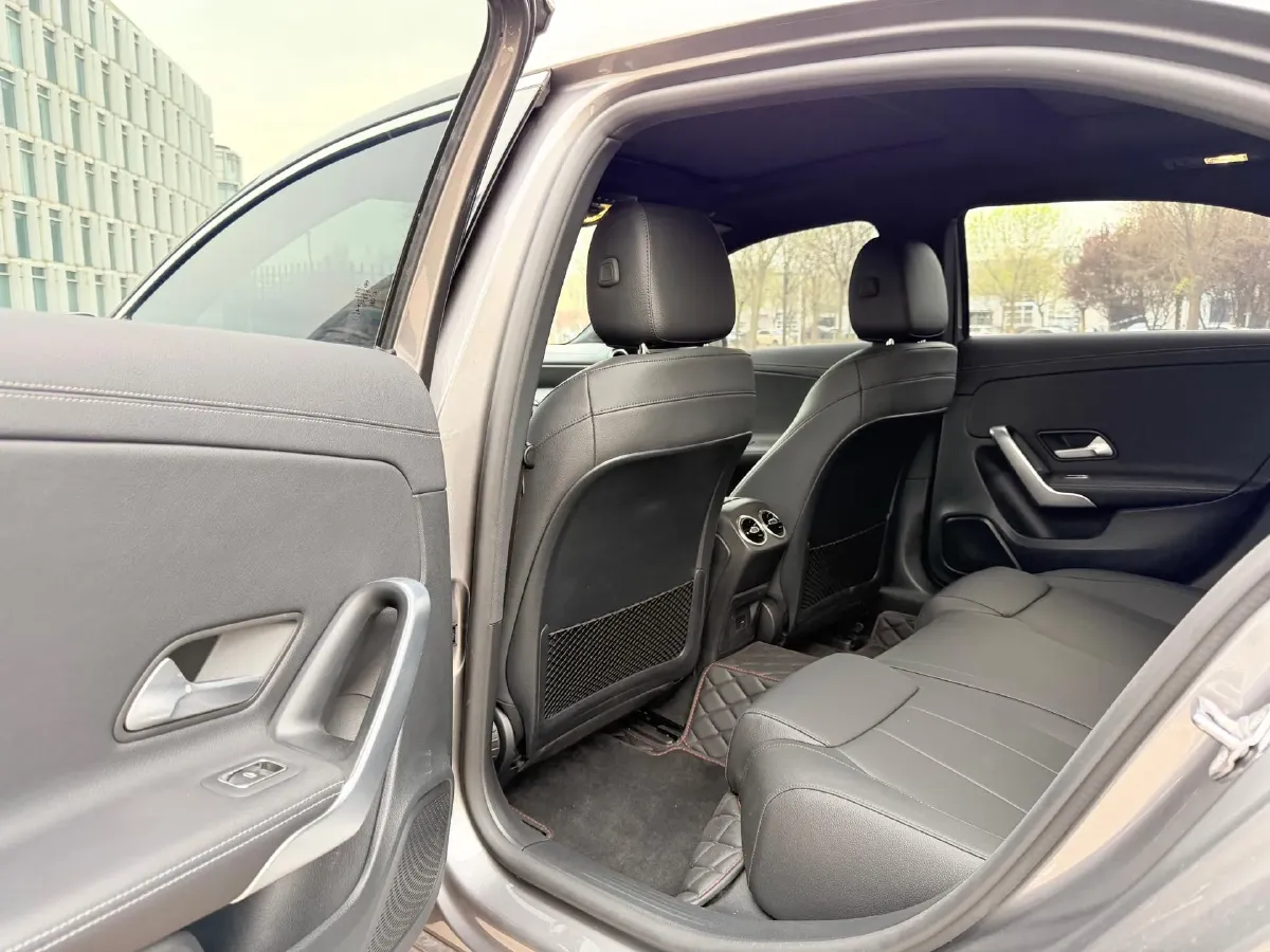 2021 Mercedes-Benz A Class 1.3T 136HP L4 7DCT,autocango,china used car exporter,china ev exporter,chinese used car exporter,chinese used ev exporter