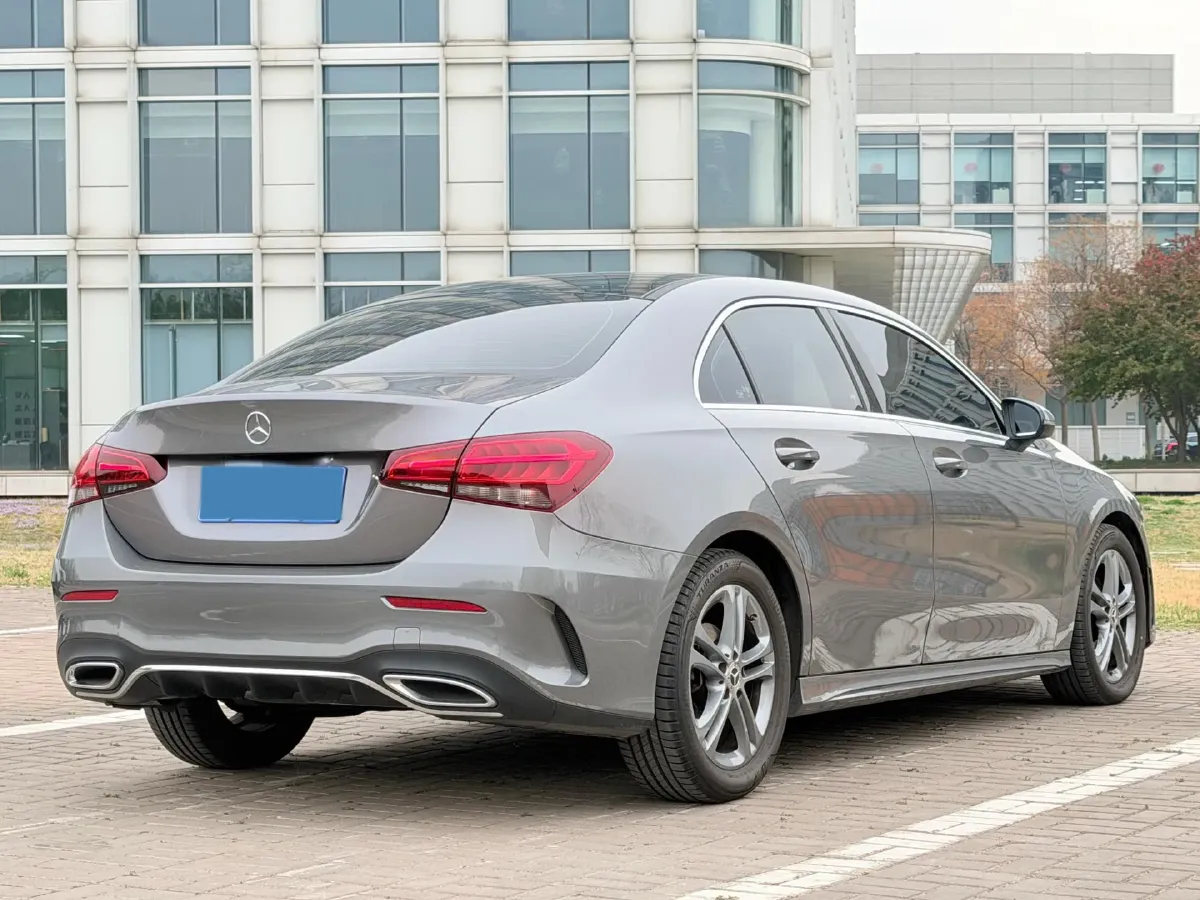 2021 Mercedes-Benz A Class 1.3T 136HP L4 7DCT,autocango,china used car exporter,china ev exporter,chinese used car exporter,chinese used ev exporter