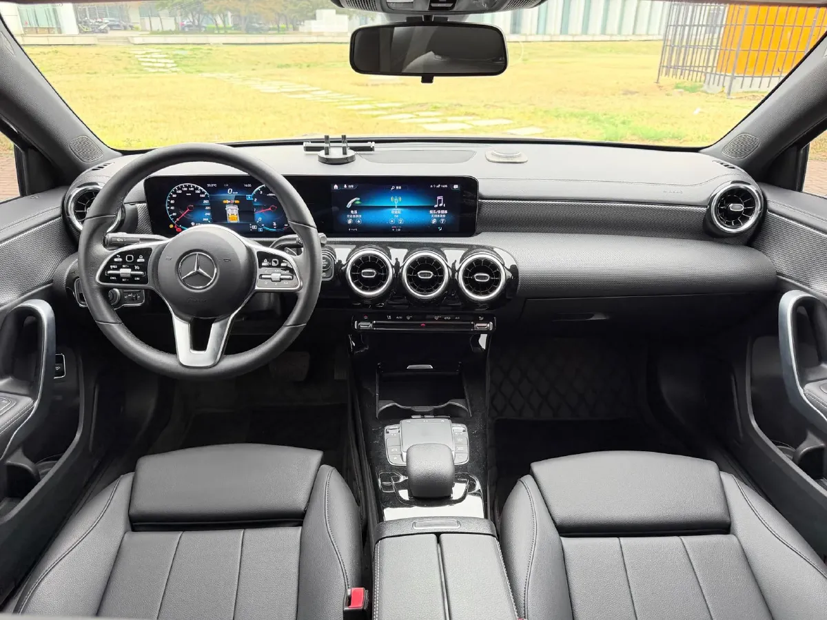 2021 Mercedes-Benz A Class 1.3T 136HP L4 7DCT,autocango,china used car exporter,china ev exporter,chinese used car exporter,chinese used ev exporter