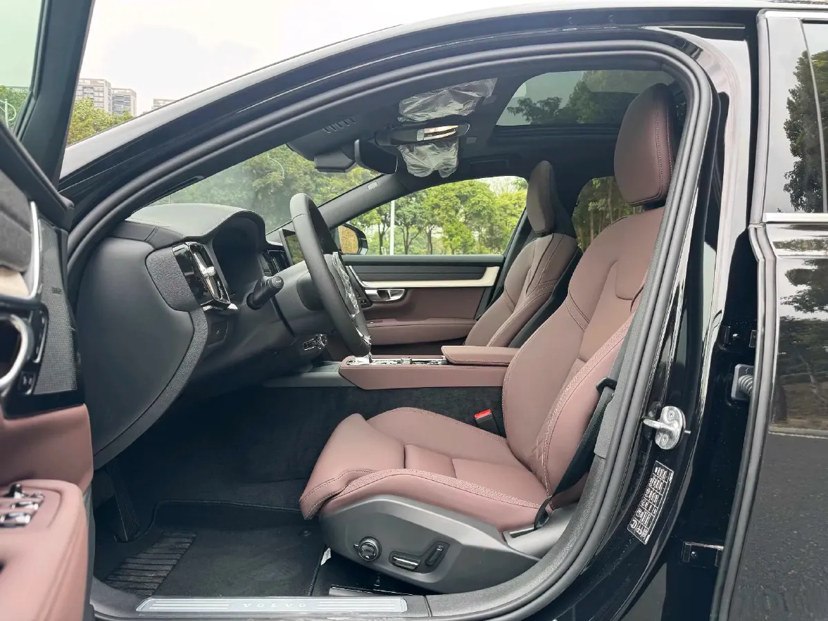 2025 Volvo S90 2.0T 250HP L4 8AT,autocango,china used car exporter,china ev exporter,chinese used car exporter,chinese used ev exporter