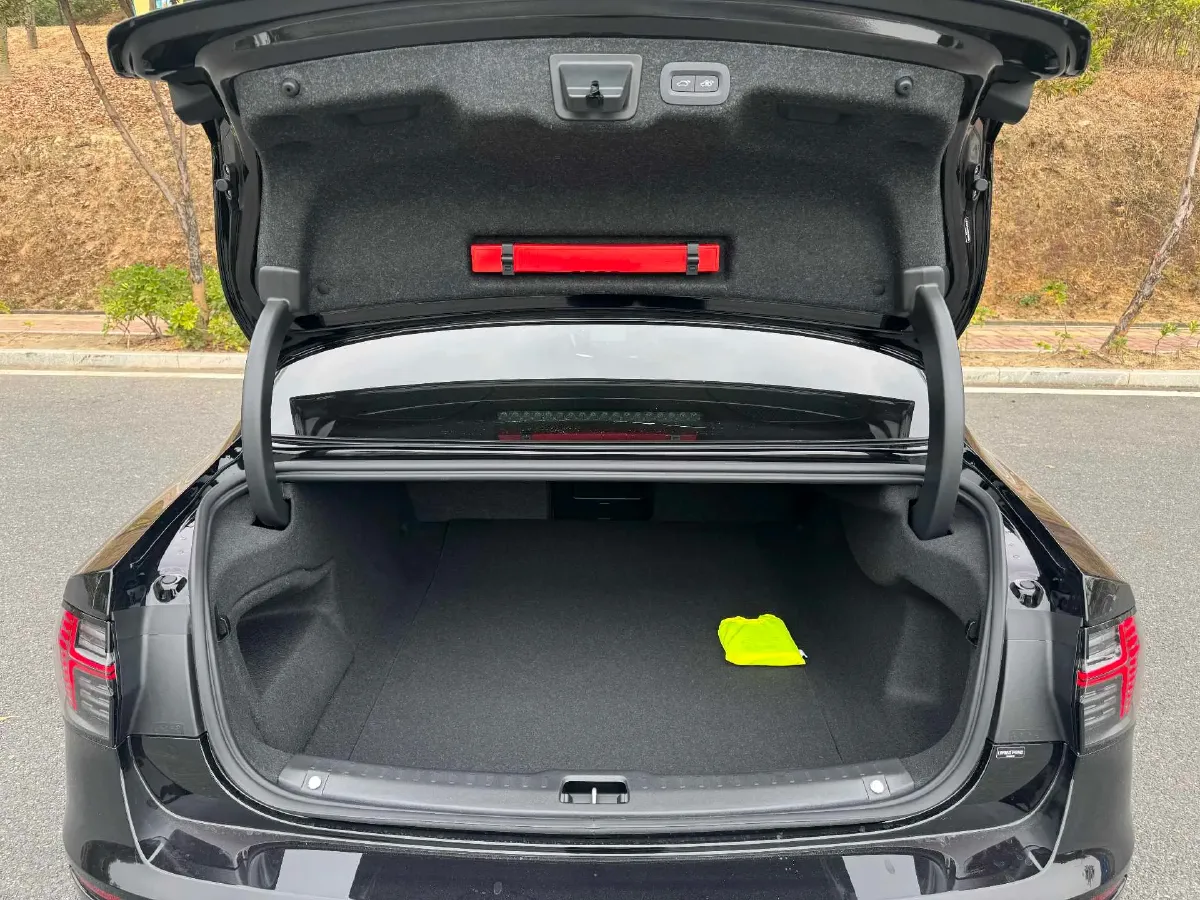 2025 Volvo S90 2.0T 250HP L4 8AT,autocango,china used car exporter,china ev exporter,chinese used car exporter,chinese used ev exporter