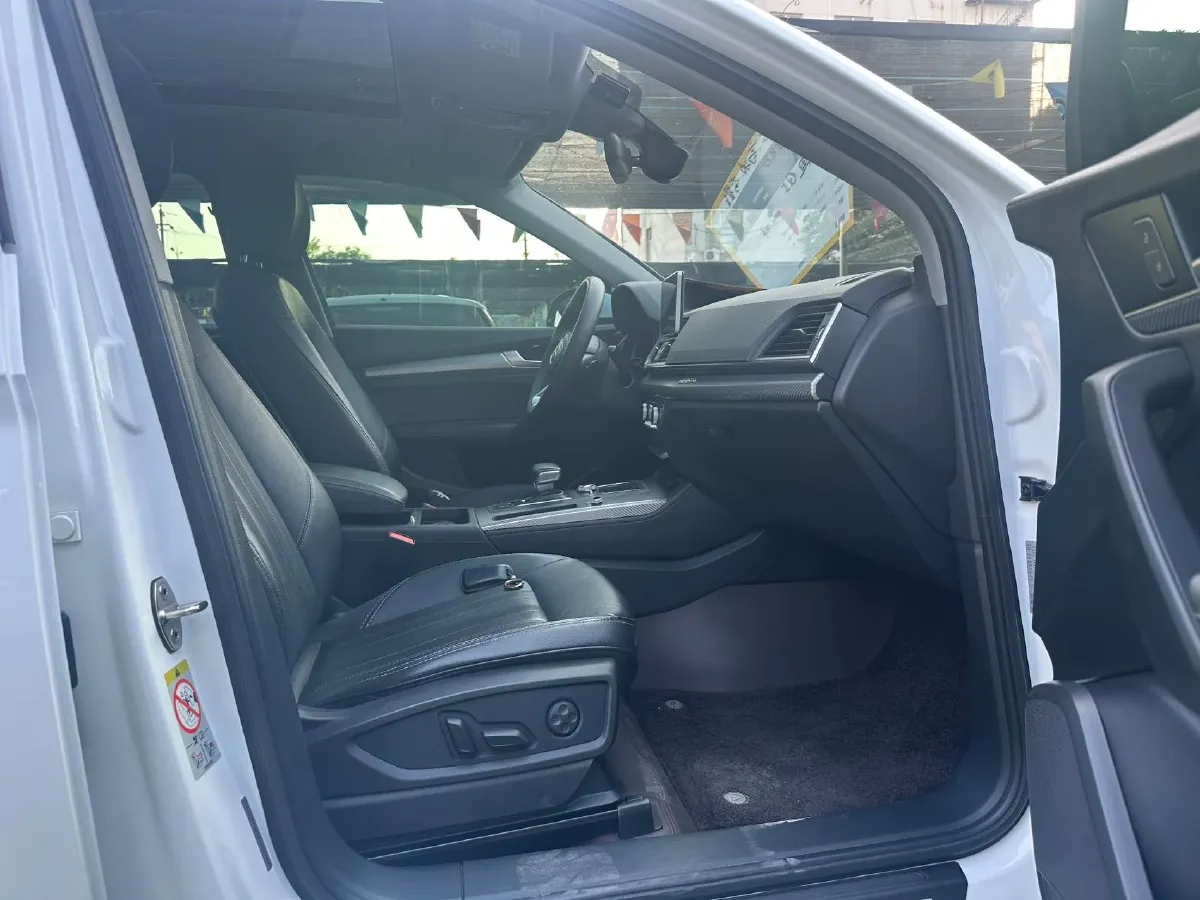 2020 Audi Q5L 2.0T 252HP L4 7DCT,autocango,china used car exporter,china ev exporter,chinese used car exporter,chinese used ev exporter