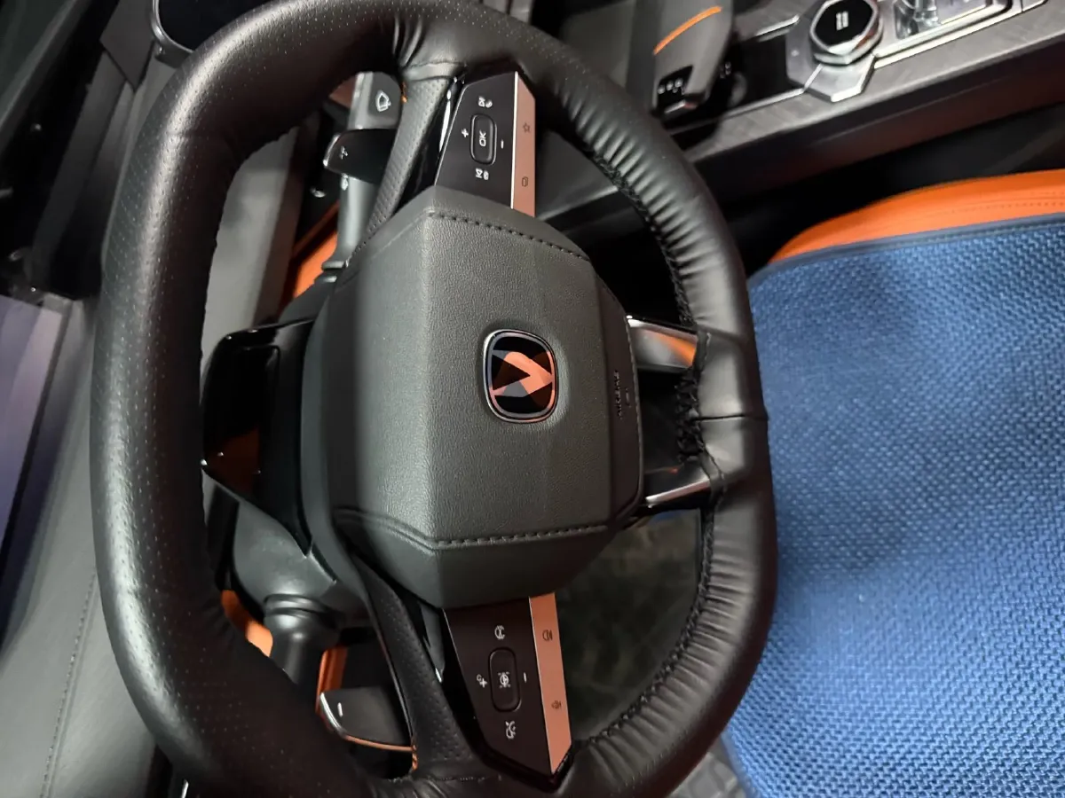 2023 ChangAn UNI-V 2.0T 233HP L4 8AT,autocango,china used car exporter,china ev exporter,chinese used car exporter,chinese used ev exporter