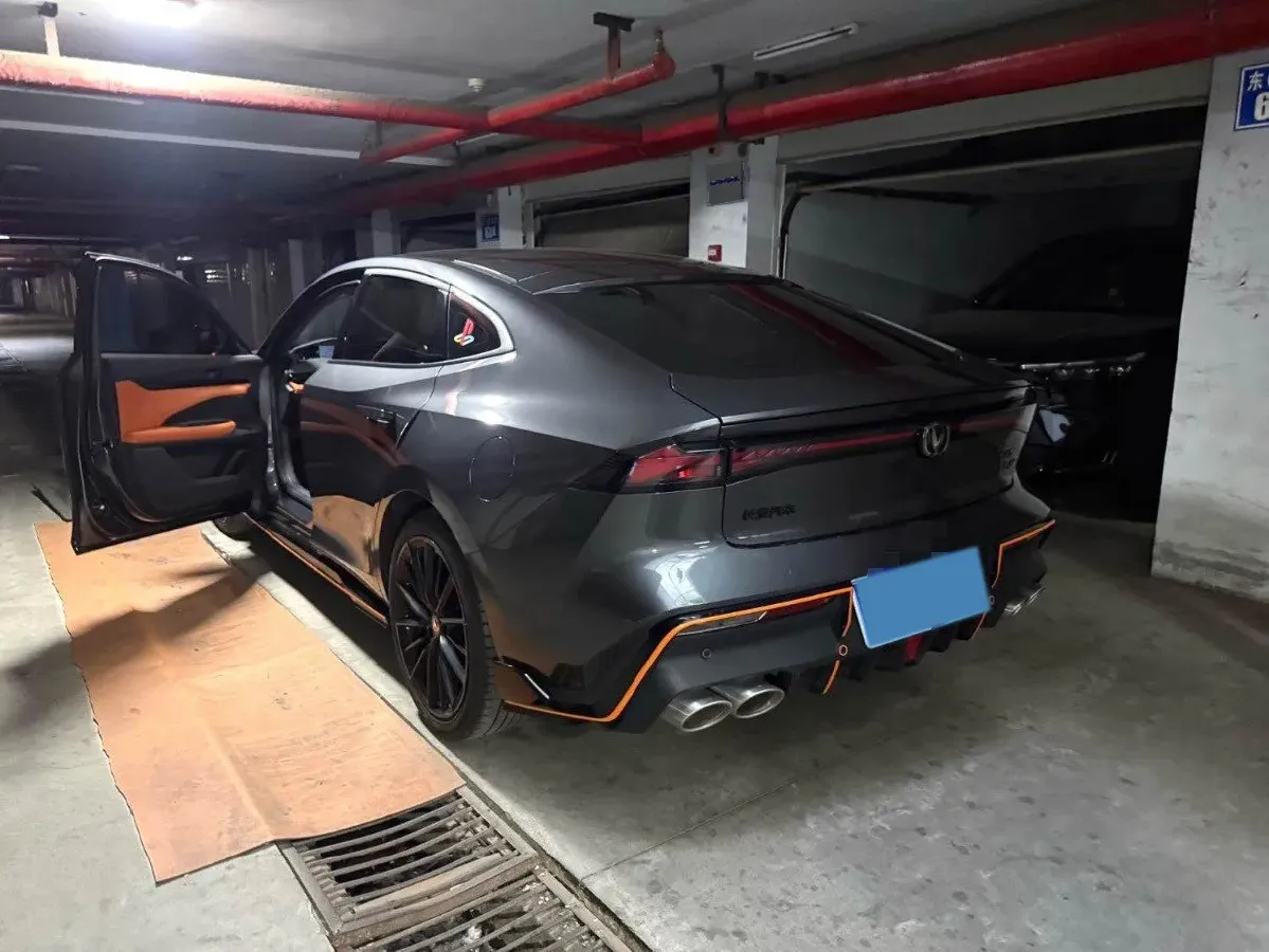 2023 ChangAn UNI-V 2.0T 233HP L4 8AT,autocango,china used car exporter,china ev exporter,chinese used car exporter,chinese used ev exporter