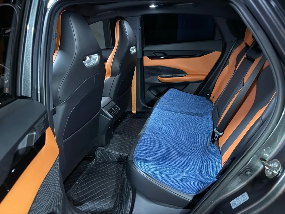 2023 ChangAn UNI-V 2.0T 233HP L4 8AT,autocango,china used car exporter,china ev exporter,chinese used car exporter,chinese used ev exporter