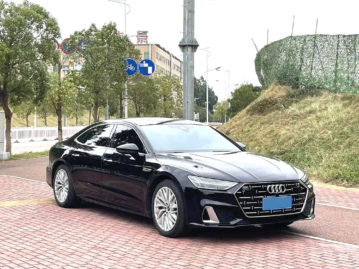 2024 Audi A7L 2.0T 245HP L4 7DCT,autocango,china used car exporter,china ev exporter,chinese used car exporter,chinese used ev exporter