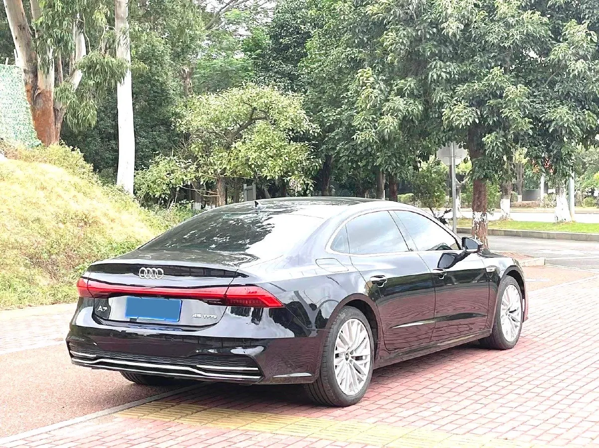 2024 Audi A7L 2.0T 245HP L4 7DCT,autocango,china used car exporter,china ev exporter,chinese used car exporter,chinese used ev exporter
