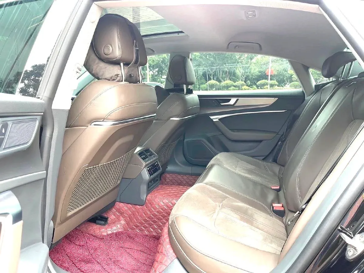 2024 Audi A7L 2.0T 245HP L4 7DCT,autocango,china used car exporter,china ev exporter,chinese used car exporter,chinese used ev exporter