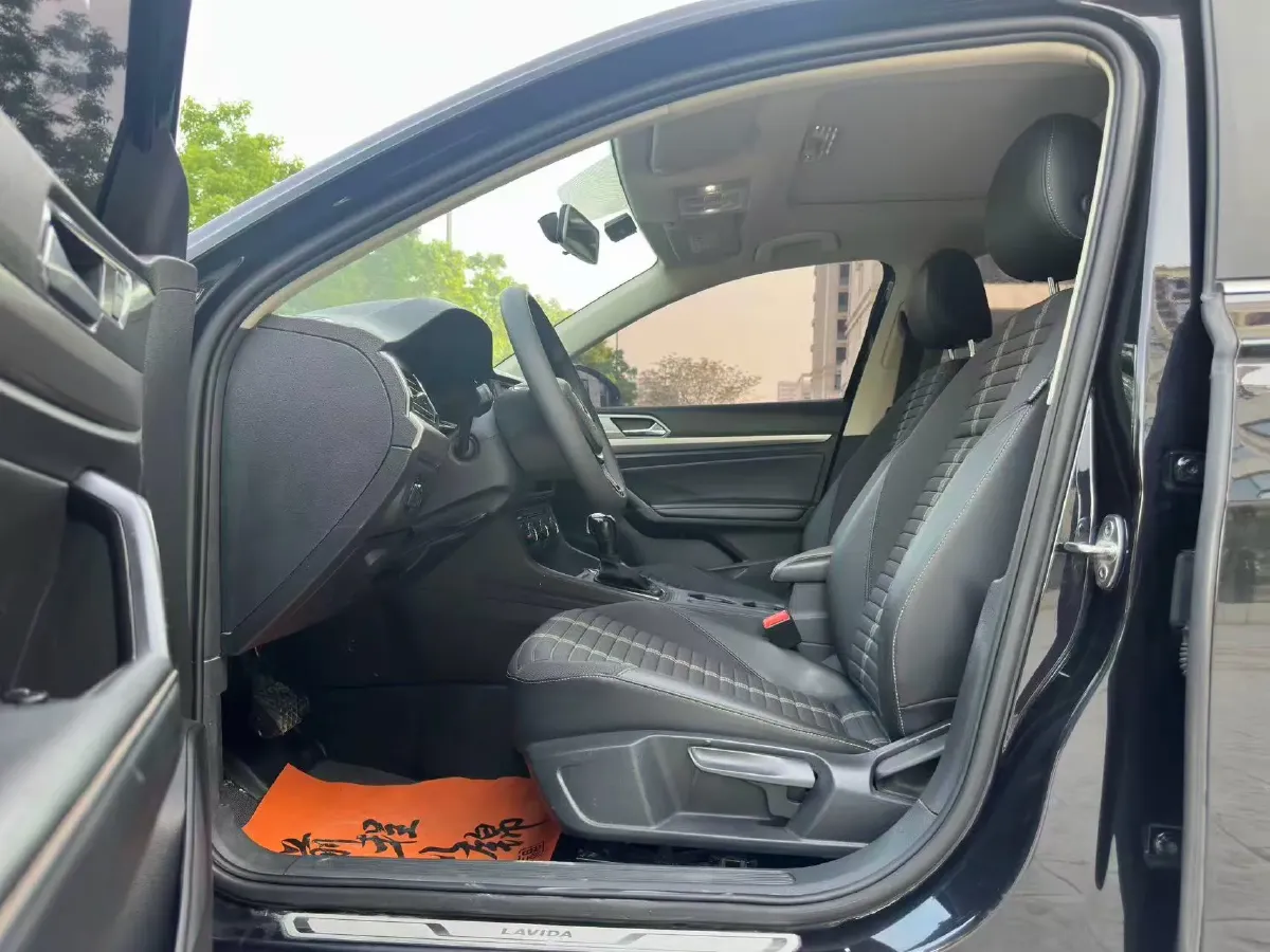 2018 Skoda Karoq 1.4T 150HP L4 7DCT,autocango,china used car exporter,china ev exporter,chinese used car exporter,chinese used ev exporter
