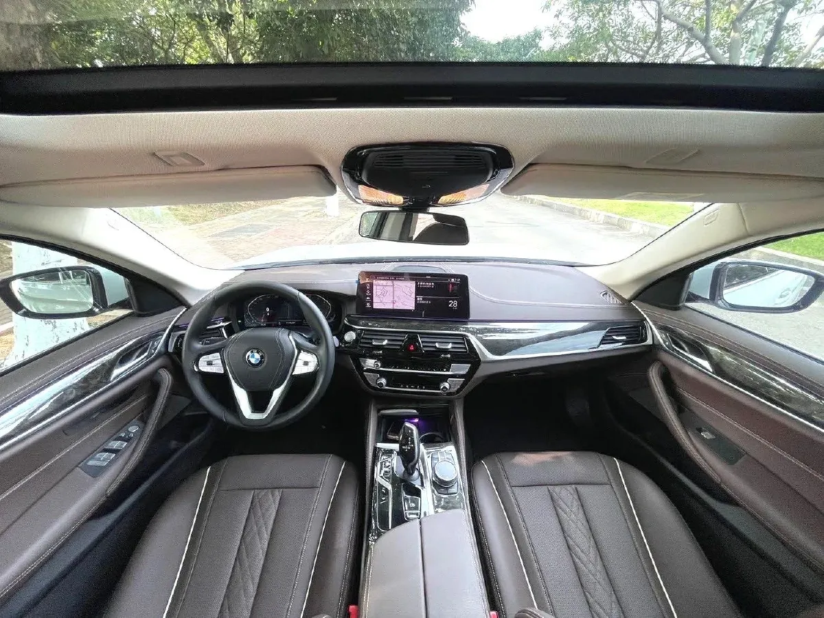 2021 BMW 5 Series 2.0T 184HP L4 8AT,autocango,china used car exporter,china ev exporter,chinese used car exporter,chinese used ev exporter