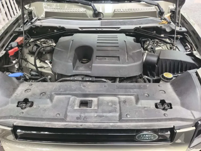 2020 Land Rover Defender 3.0T 400HP L6 8AT,autocango,china used car exporter,china ev exporter,chinese used car exporter,chinese used ev exporter