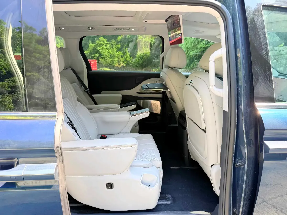2025 Voyah Dream 1.5T 150HP L4 PHEV 41.7KWH,autocango,china used car exporter,china ev exporter,chinese used car exporter,chinese used ev exporter
