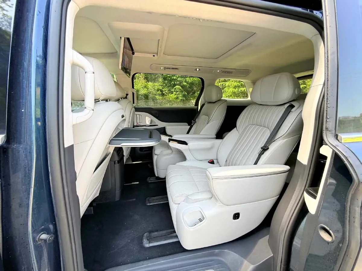2025 Voyah Dream 1.5T 150HP L4 PHEV 41.7KWH,autocango,china used car exporter,china ev exporter,chinese used car exporter,chinese used ev exporter