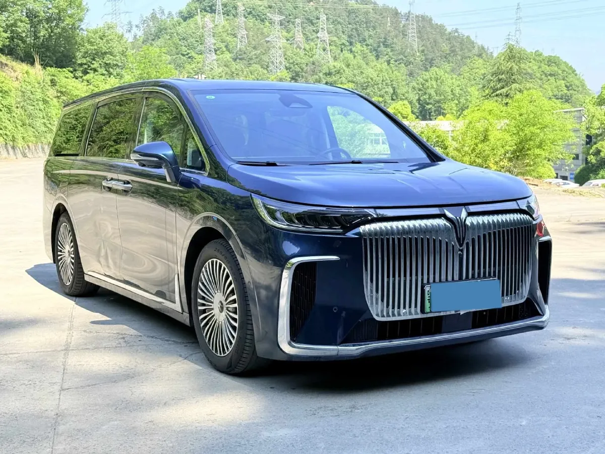 2025 Voyah Dream 1.5T 150HP L4 PHEV 41.7KWH,autocango,china used car exporter,china ev exporter,chinese used car exporter,chinese used ev exporter