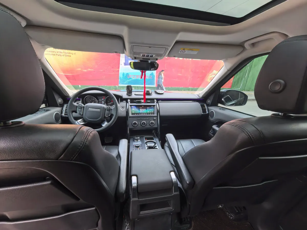 2018 Land Rover Discovery 2.0T 300HP L4 8AT,autocango,china used car exporter,china ev exporter,chinese used car exporter,chinese used ev exporter