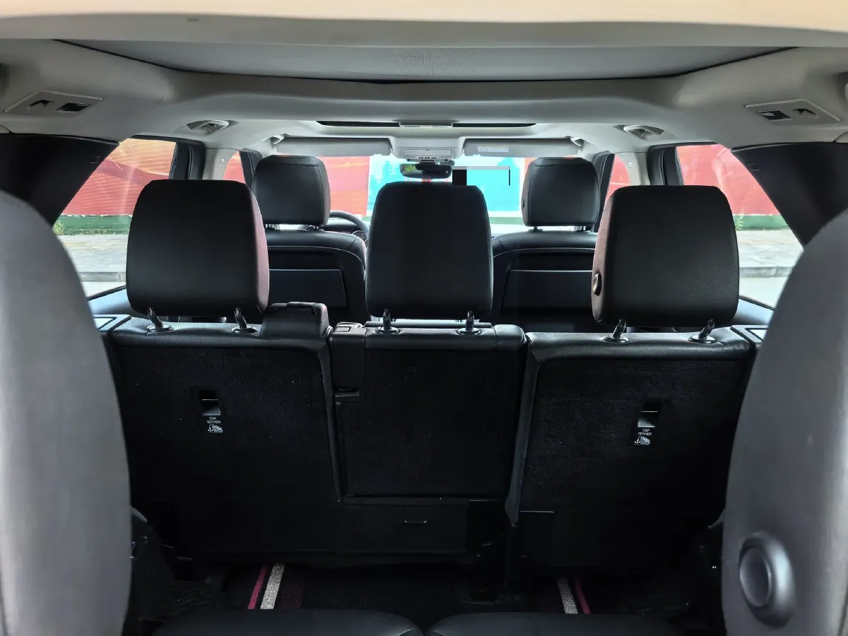 2018 Land Rover Discovery 2.0T 300HP L4 8AT,autocango,china used car exporter,china ev exporter,chinese used car exporter,chinese used ev exporter