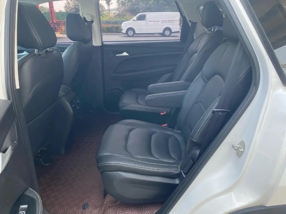 2021 BaoJun 530 1.5T 147HP L4 CVT,autocango,china used car exporter,china ev exporter,chinese used car exporter,chinese used ev exporter