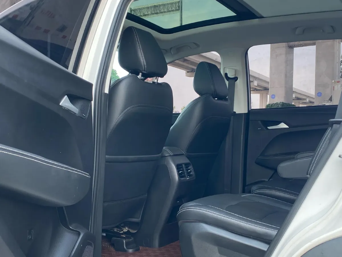 2021 BaoJun 530 1.5T 147HP L4 CVT,autocango,china used car exporter,china ev exporter,chinese used car exporter,chinese used ev exporter