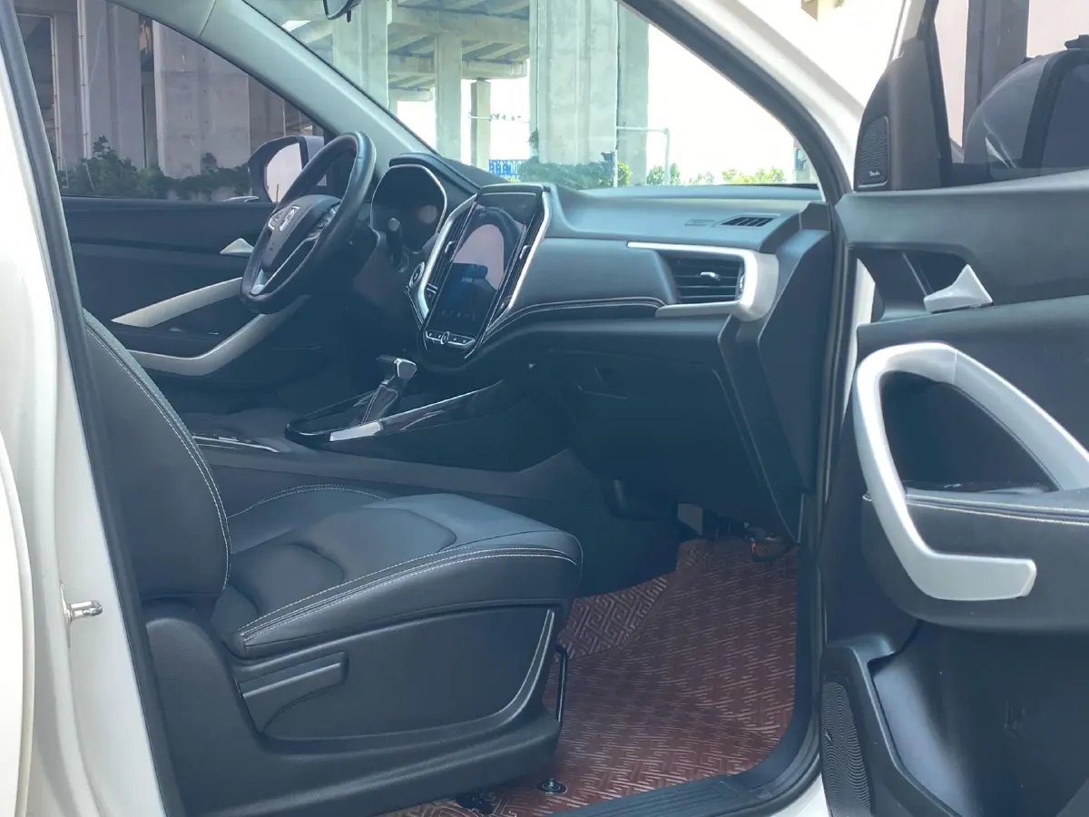 2021 BaoJun 530 1.5T 147HP L4 CVT,autocango,china used car exporter,china ev exporter,chinese used car exporter,chinese used ev exporter