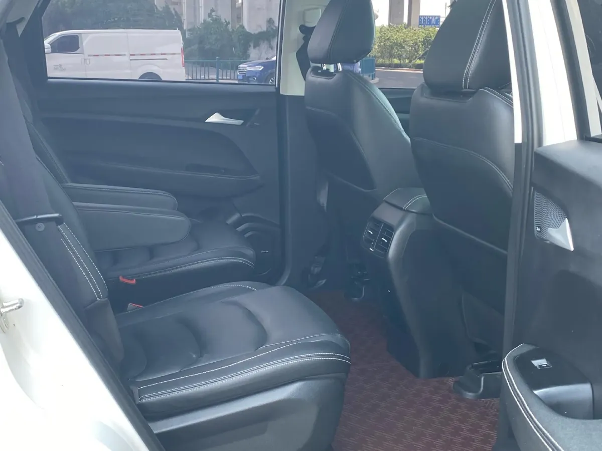 2021 BaoJun 530 1.5T 147HP L4 CVT,autocango,china used car exporter,china ev exporter,chinese used car exporter,chinese used ev exporter