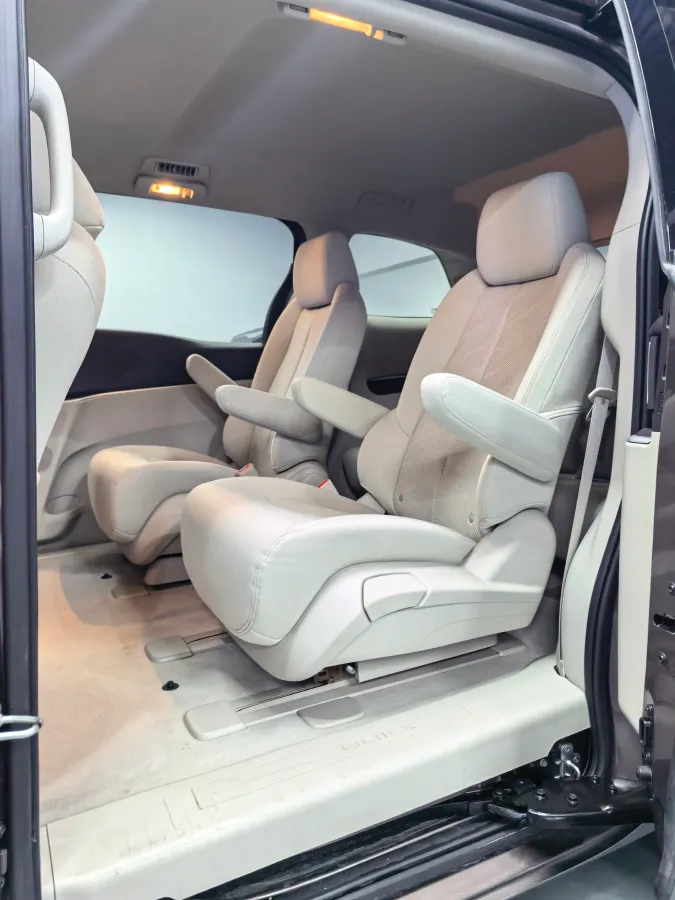 2021 Buick GL8 2.0T 237HP L4 9AT,autocango,china used car exporter,china ev exporter,chinese used car exporter,chinese used ev exporter