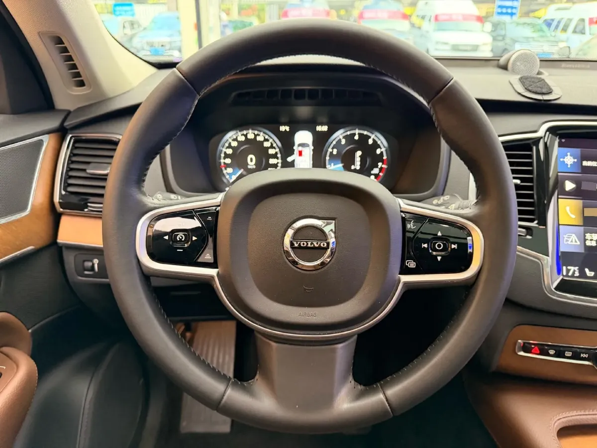 2019 Volvo XC90 2.0T 320HP L4 8AT,autocango,china used car exporter,china ev exporter,chinese used car exporter,chinese used ev exporter