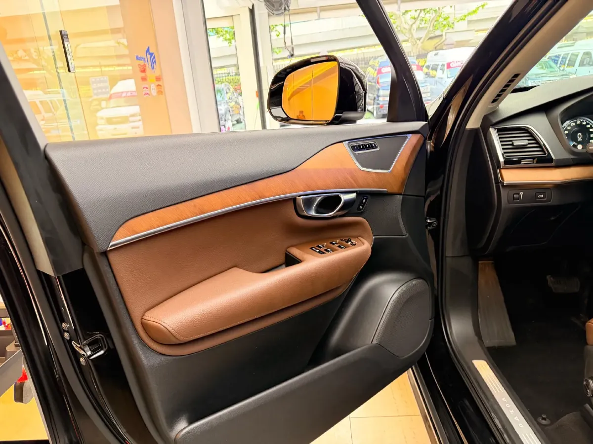 2019 Volvo XC90 2.0T 320HP L4 8AT,autocango,china used car exporter,china ev exporter,chinese used car exporter,chinese used ev exporter