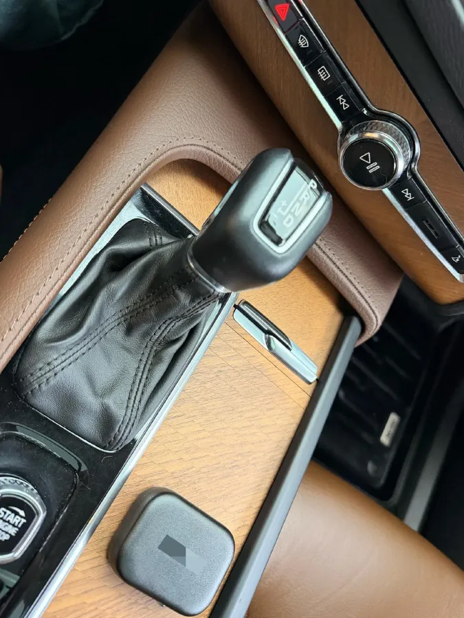 2019 Volvo XC90 2.0T 320HP L4 8AT,autocango,china used car exporter,china ev exporter,chinese used car exporter,chinese used ev exporter